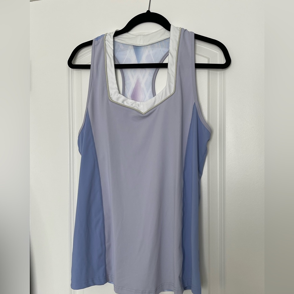 EUC Crowned Athletics Snowflake Spirit Flow Tank - L